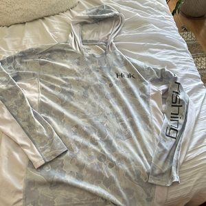 Huk size large fishing shirt